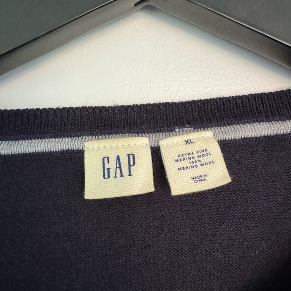 Navy merino GAP sweater size XL - Picture 2 of 3